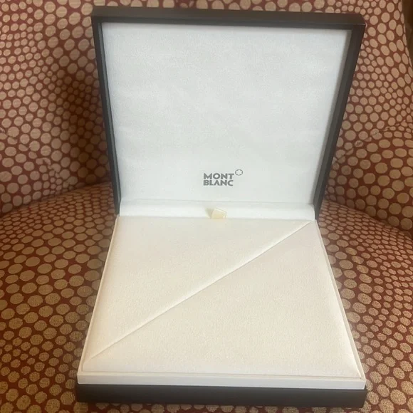 Mont Blanc case in excellent condition Storage & Organization